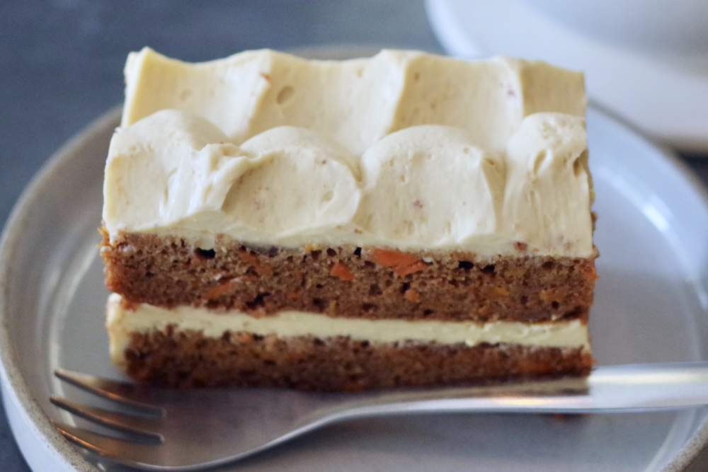 「キャロットケーキ」イートイン・税込み740円