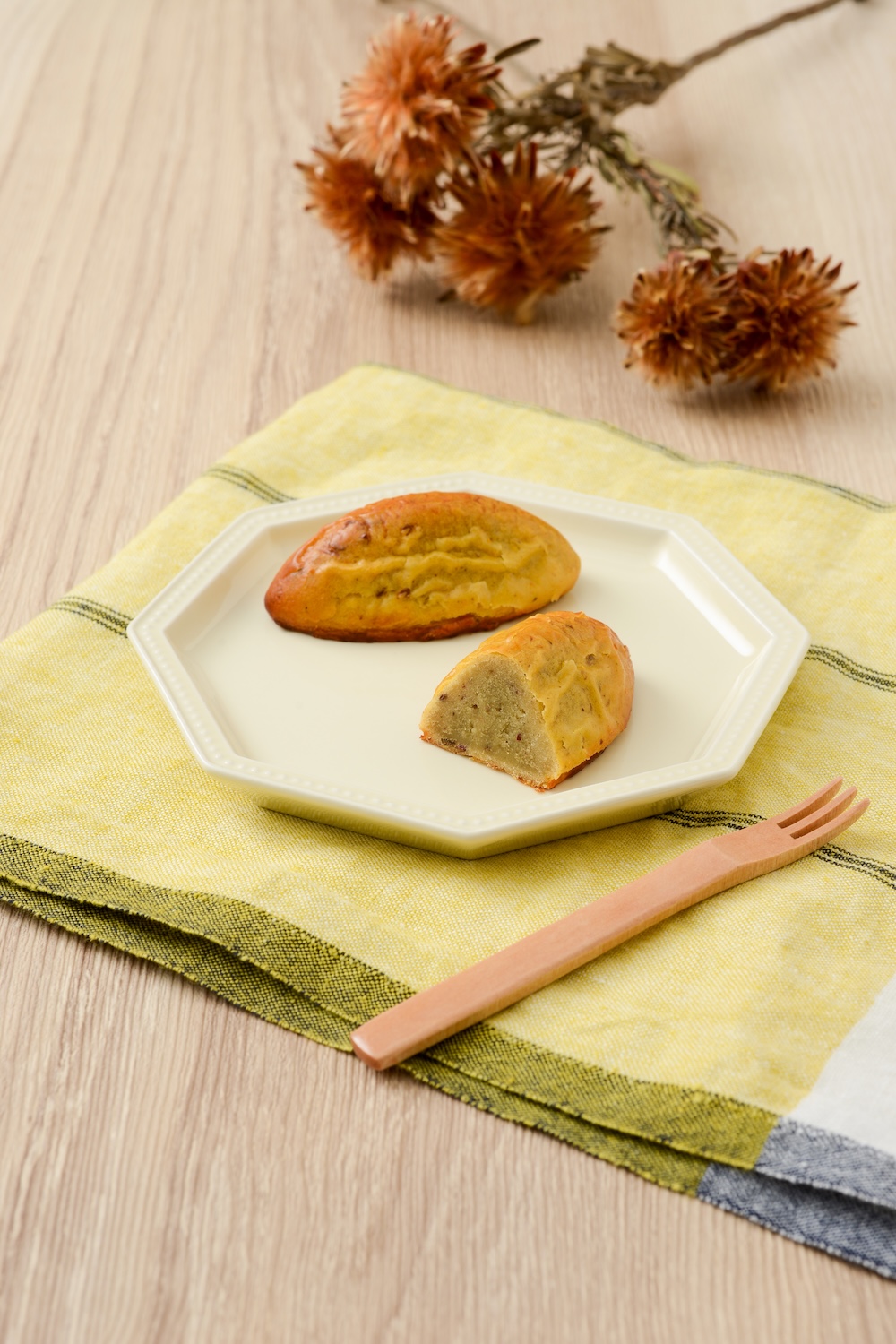 5月26日より発売される「2層仕立てのスイートポテト」税込み211円