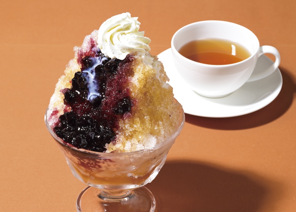 「ほうじ茶とカシスのかき氷~ケーキ仕立て~」ほうじ茶付き・税込み1,200円