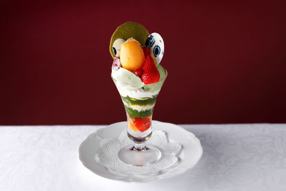 銀座本店サロン・ド・カフェにて販売される「“東をどり”パフェ」税込み2,700円