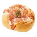 5月18日より販売される「明太じゃがチーズパン」税込み213円