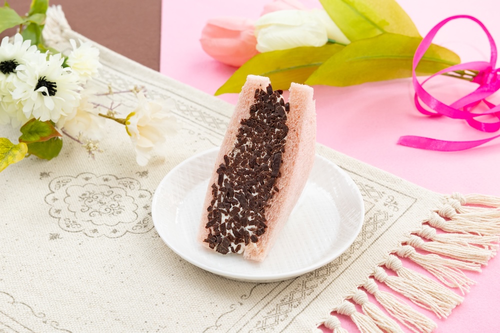 「セブン‐イレブンよくばりサンド チョコチップ＆ホイップ」イメージ