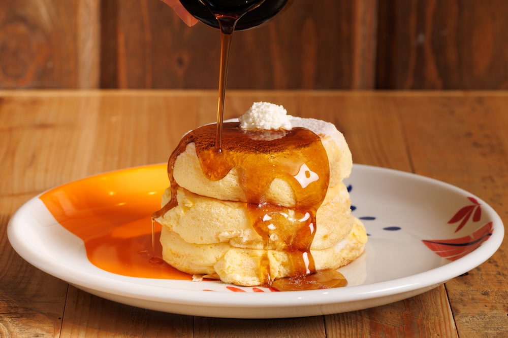 「ホイップバターパンケーキ(WHIPPED BUTTER PANCAKES)」1,210円