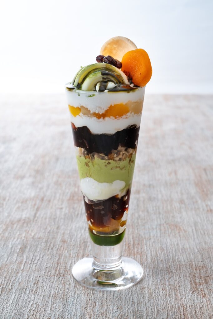 「抹茶パフェ」税込み2,100円（サービス料含む）