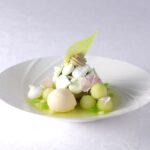 「静岡県産“クラウンメロン”とほうじ茶のヴァシュラン マスカルポーネのアイスクリームとともに」ドリンク付き・税込み2,800円
