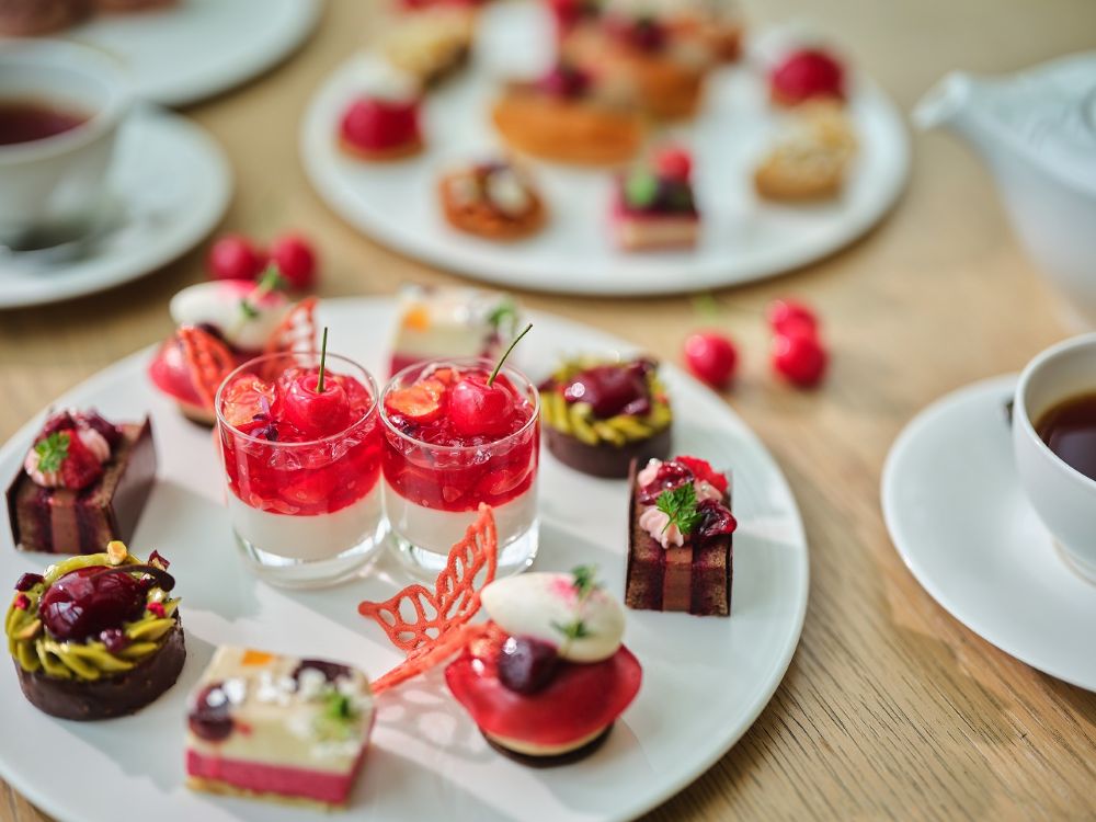 東京エディション虎ノ門にて販売される「チェリー エディション アフタヌーンティー（Cherry EDITION Afternoon Tea）」イメージ