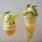 左から、6月1日〜6月21日に販売される「Fruit Chef The SHOP」の「茨城県産イバラキングメロン グラスパフェ」税込み3,000円、「茨城県産イバラキングメロンパフェ」税込み3,800円