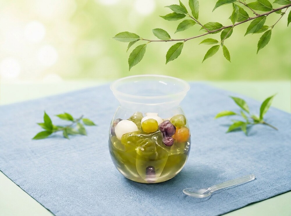 八女茶の“旬”を食べる新感覚スイーツ 茶畑を望むお茶屋が作った、季節限定「新茶ゼリー」
