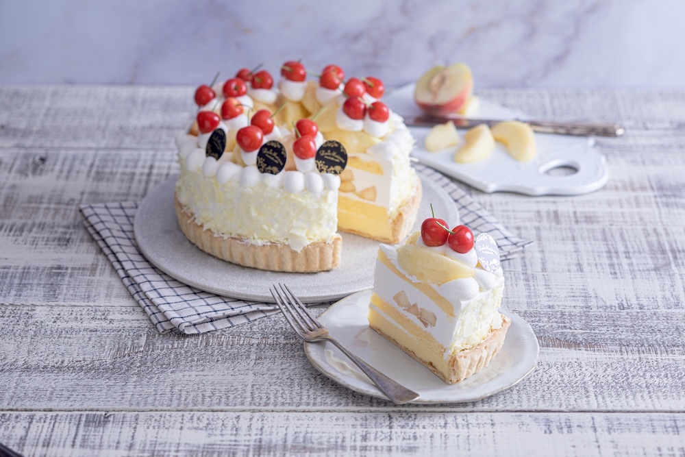 「さくらんぼと白桃のショートケーキタルト」イメージ
