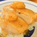 6月26日〜7月5日に販売される「ギルティ ガーリックチキンステーキ」税込み230円（テイクアウト不可）