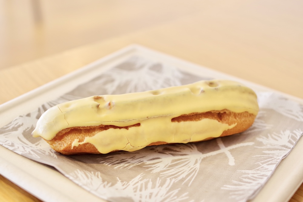 「エクレール・キャラメルサレ」税込み237円（沖縄県のみ291円）