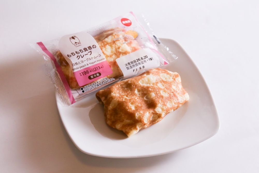「もちもち食感のクレープ 白桃とヨーグルトムース」イメージ