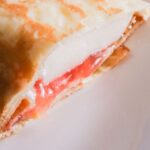「もちもち食感のクレープ 白桃とヨーグルトムース」イメージ