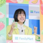 「フラッペ キメ顔10秒チャレンジ」をしているおヨネさん