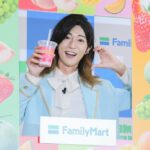 「フラッペ キメ顔10秒チャレンジ」をしているサカイJr.さん