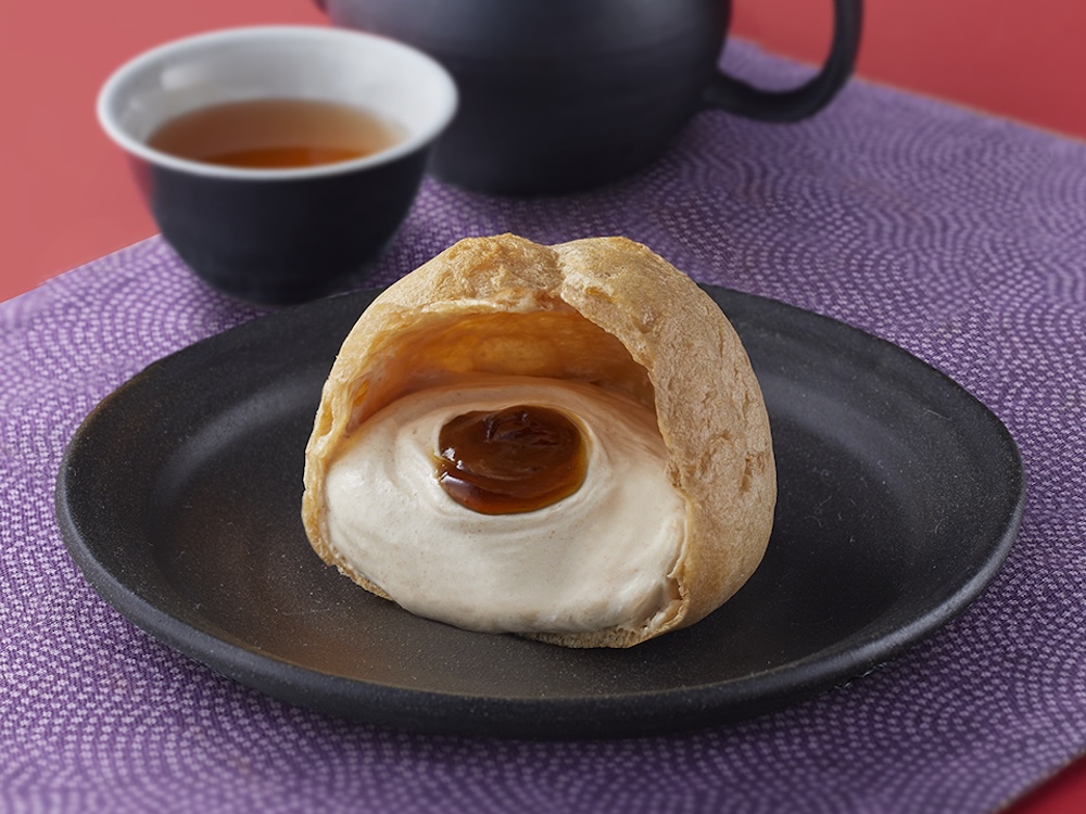 「桔梗信玄シュークリーム」税込み194円（沖縄県のみ税込み248円）