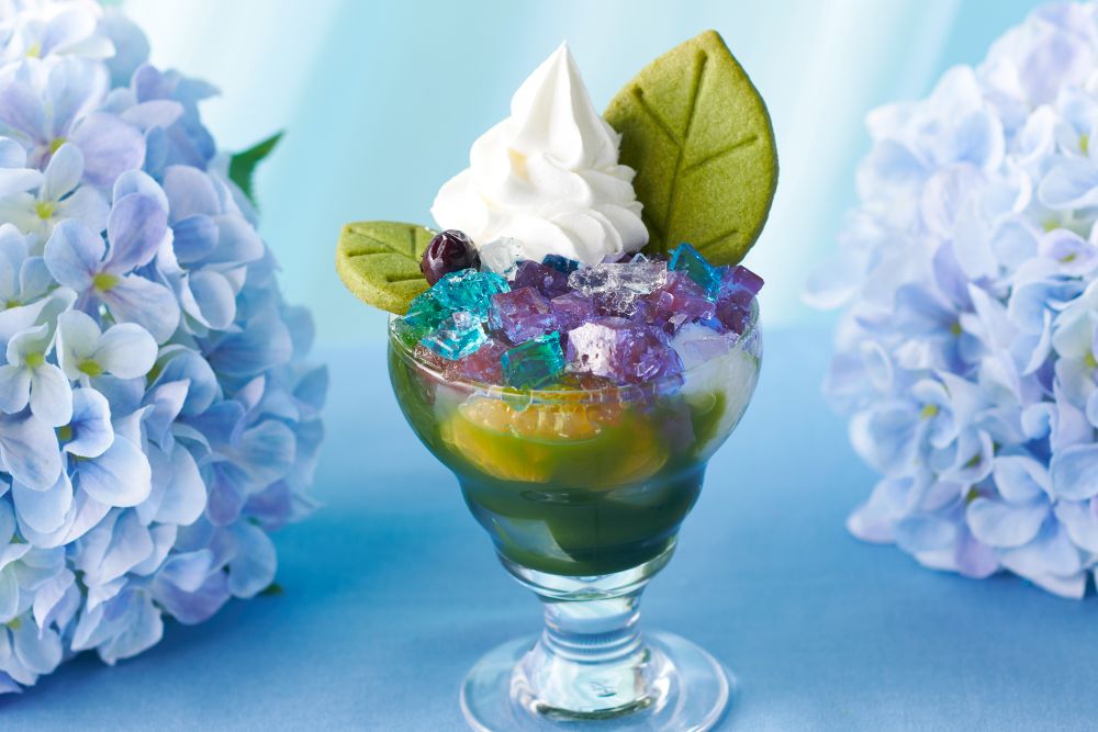 ミニパフェセットのオプションとして販売中の「紫陽花ミニパフェ」イメージ