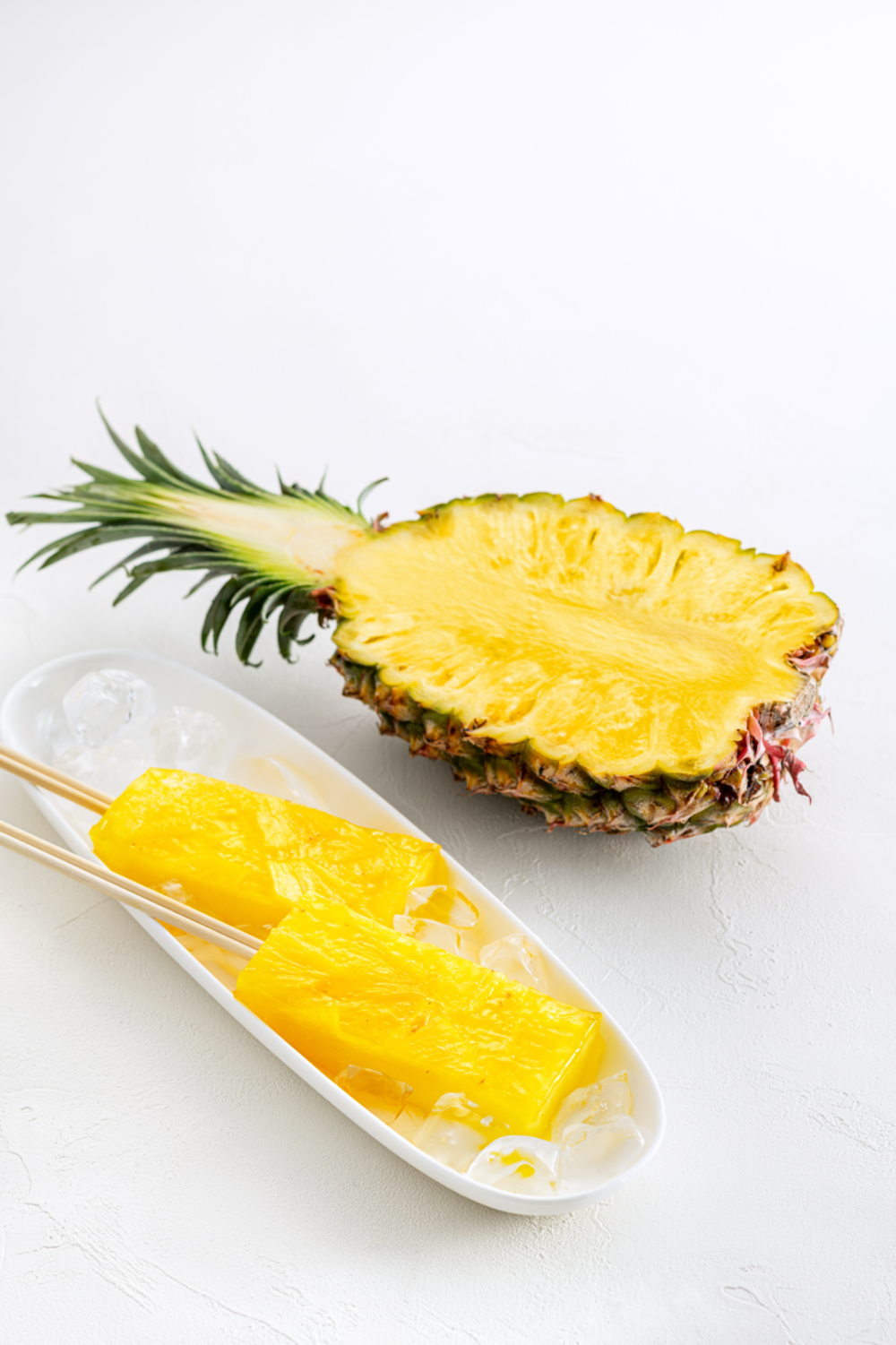 太宰府参道で味わう、ひんやり贅沢な夏スイーツが登場! 石垣島産高級パインを使用した「プレミアム葛アイスバー」発売