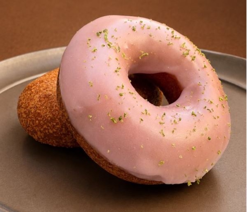 6月25日〜6月28日に数量限定販売される「ｙ/ＯＵ donut」の近鉄本店限定「MOMO グレーズド」1個・税込み391円