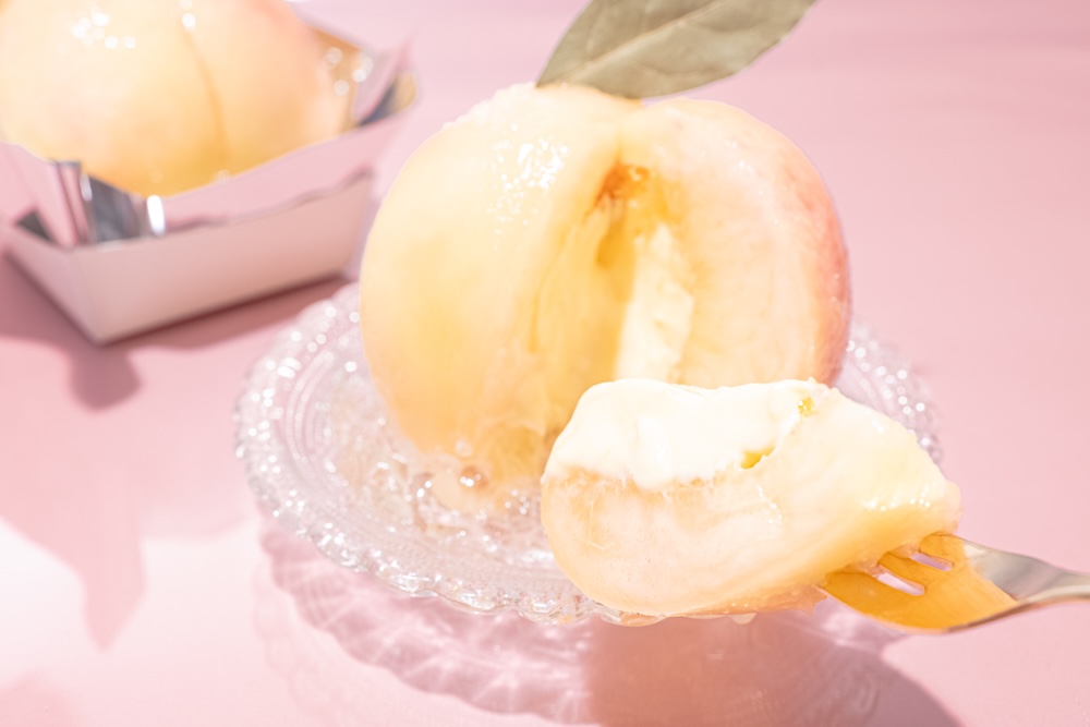 「まるごと桃のケーキ」税込み950円