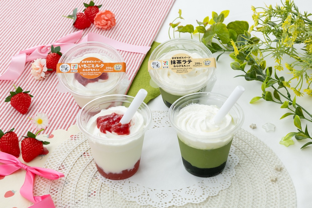 左から「まぜまぜスイーツ いちごミルク わらびもち入り」、「まぜまぜスイーツ 抹茶ラテ わらびもち入り」