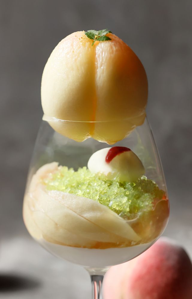 「まるごと桃と京はちみつのパフェ」イメージ