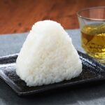 7月22日より発売される「塩むすび（にじのきらめき）」税込み108円