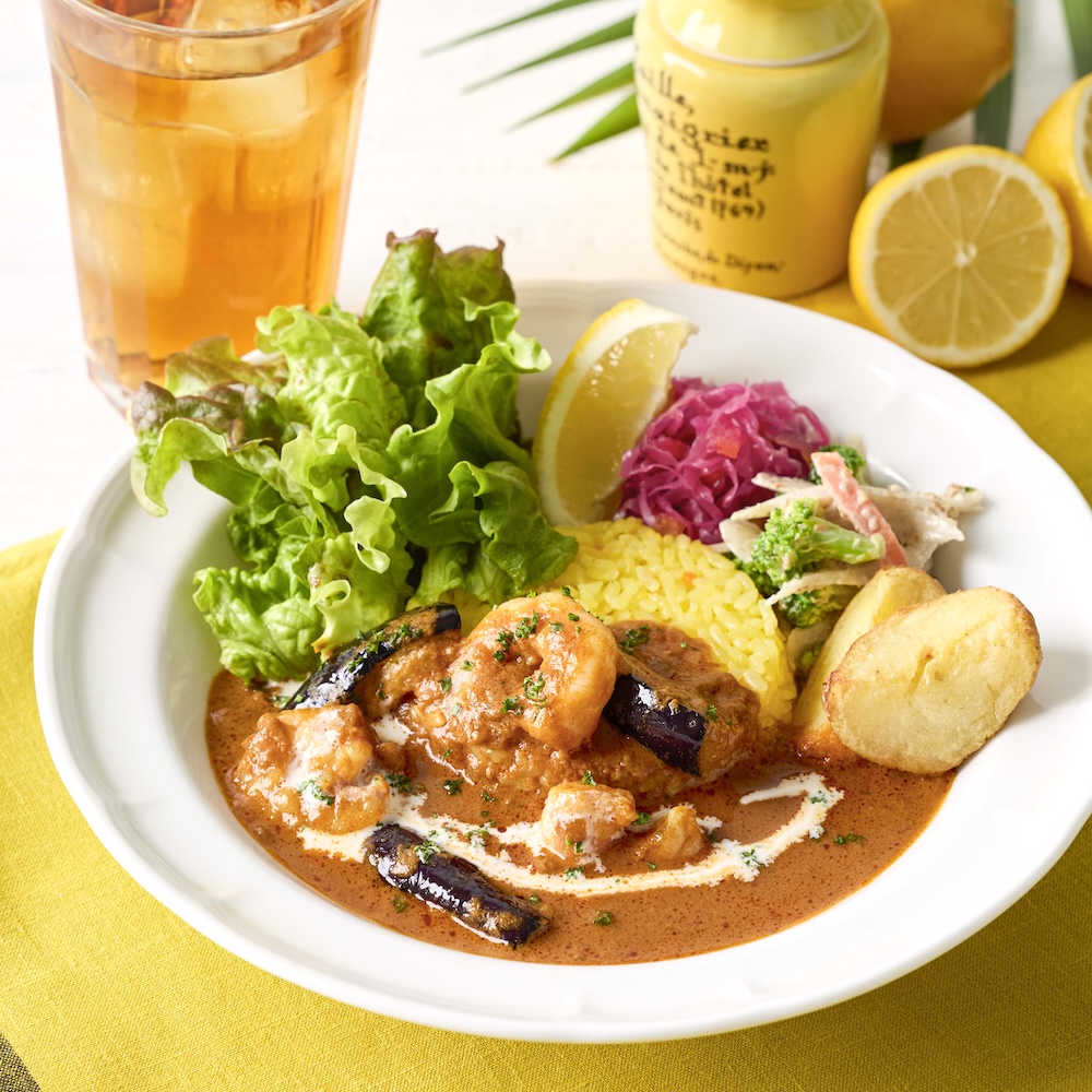 6月25日〜9月2日に販売される「海老と揚げナスのレモンカレープレート」税込み1,830円