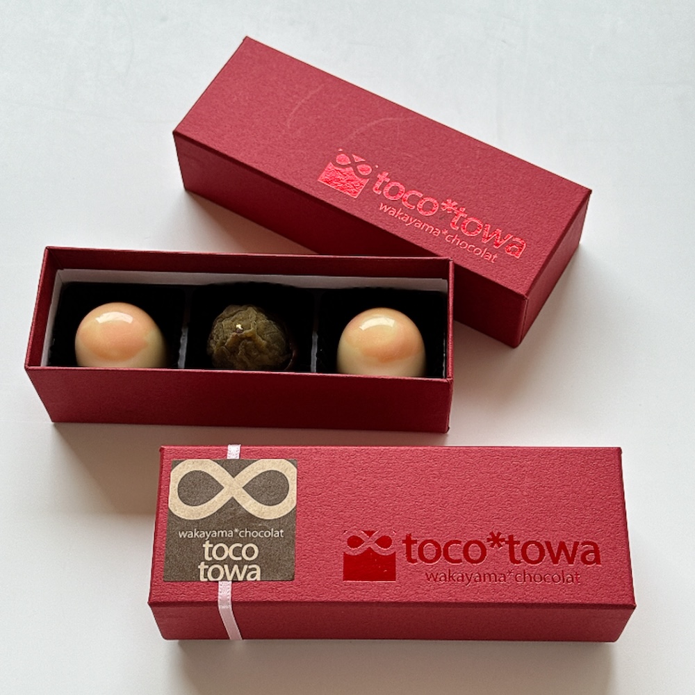 「toco*towa」の初登場する近鉄本店限定「桃＆梅のボンボンショコラ」3個入り・税込み1,442円