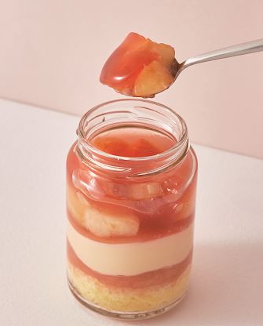 6月29日および6月30日に販売される「Tiramusu NO.6」の「桃のティラミス」税込み771円