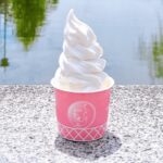 「くらしき桃子」の「桃づくしジェラートソフト」880円（桃トッピングは追加110円）