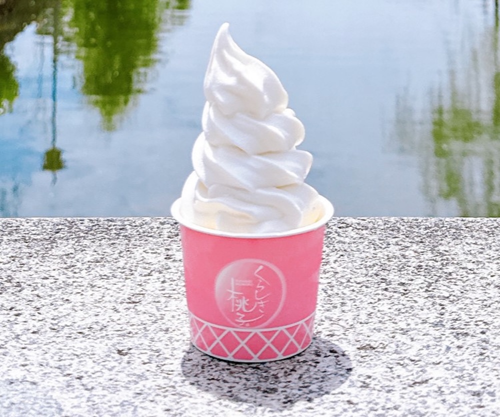 「くらしき桃子」の「桃づくしジェラートソフト」880円（桃トッピングは追加110円）