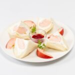 「桃サンド」税込み1,078円〜（店舗によって価格・サイズが異なる）
