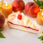 「桃とココナッツムースのキャンドルナイトケーキ」ピース・税込み1,500円〜