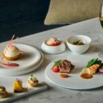 「桃のハイティー “It's 5 O'clock Somewhere”」税込み7,000円〜（サービス料含む、アルコール含む）