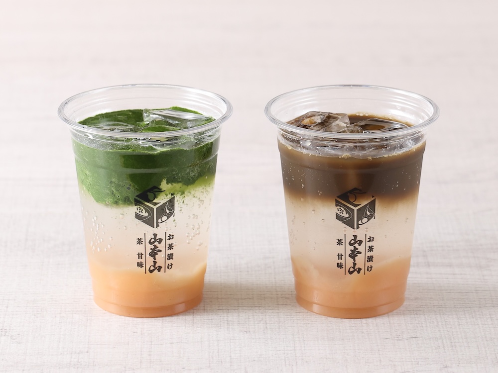 左から「お茶漬け 茶 甘味　山本山」の「白桃抹茶ソーダ」、「白桃ほうじ茶ソーダ」各・税込み680円