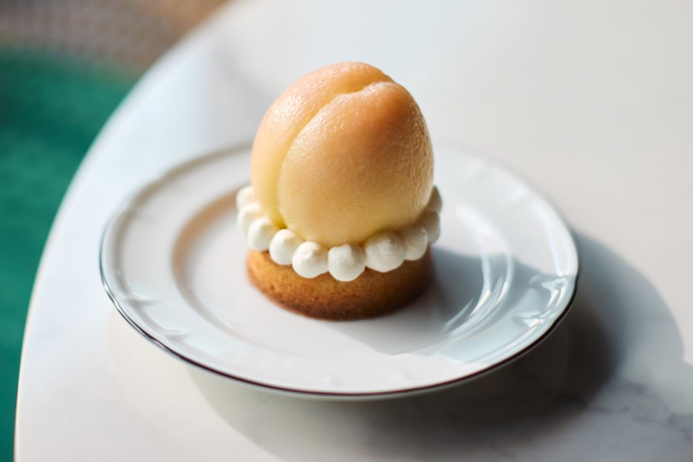 7月限定で販売される「まるごとピーチタルト」イメージ