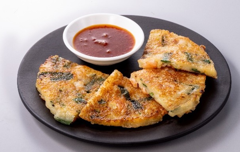 「セブンプレミアム もちもち食感の海鮮チヂミ」税込み321円