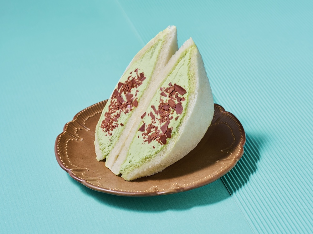 「サンドイッチカフェ おいしいメルヘン。」のエキュート大宮限定「クリームに溺れるザクザクチョコミント生クリーム」テイクアウト・税込み777円〜
