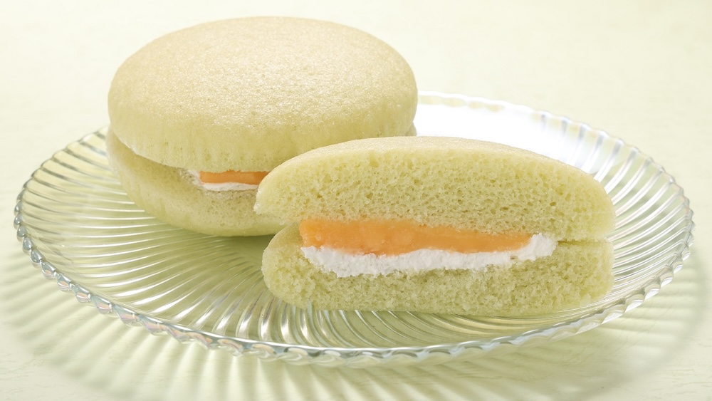「メロン蒸しケーキ 北海道産メロンのクリーム＆ホイップクリーム」税込み127円