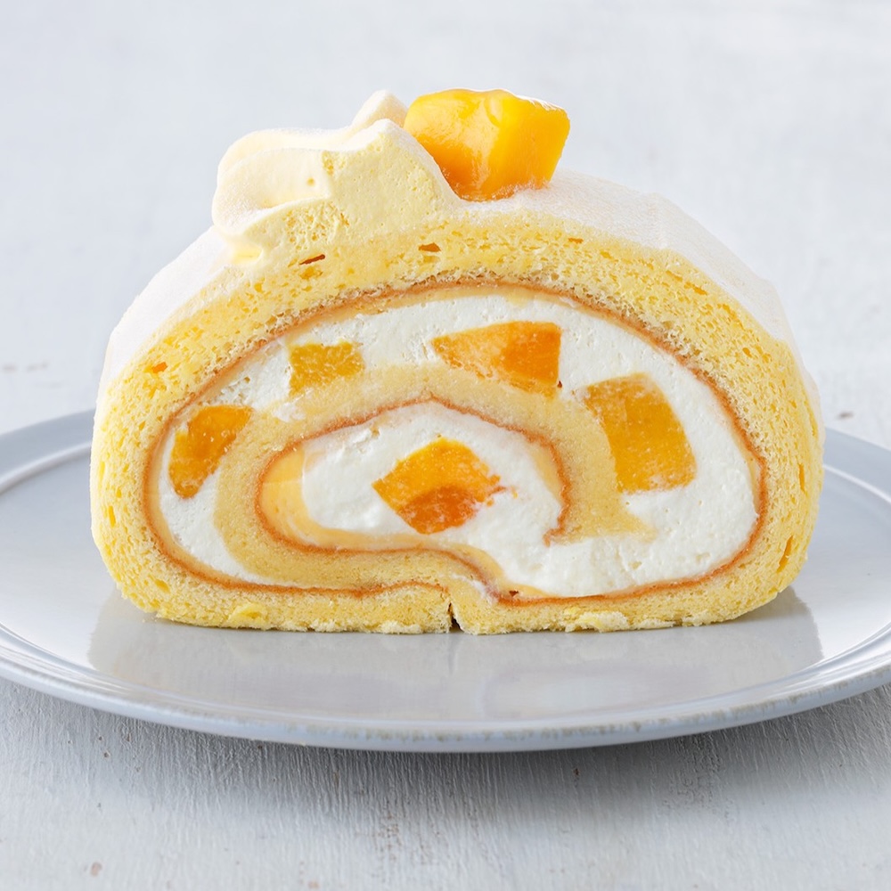 7月2日まで販売中の「パティスリー キハチ」の「季節のロール マンゴー」税込み720円