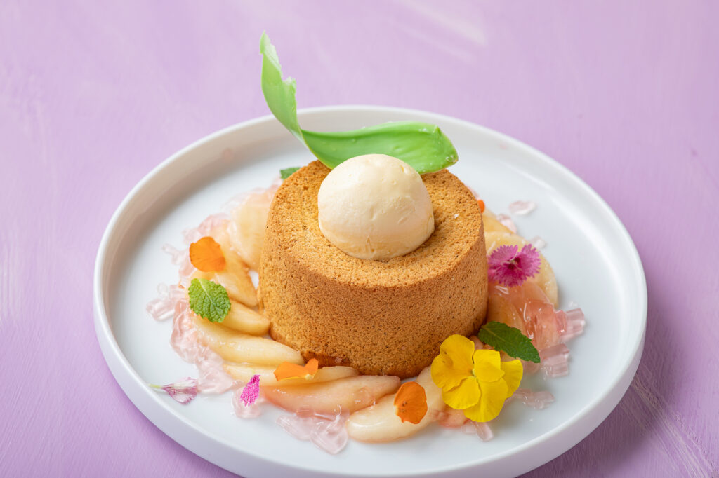 「ピーチティーが香るシフォンケーキ」税込み4,200円（サービス料含む）