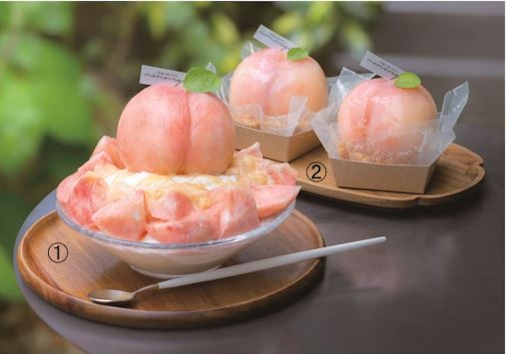 「momovege」の近鉄本店限定「桃ピンス」税込み4,620円、「桃丸ごとタルト」税込み2,160円（実演）