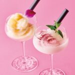 「オショモコ」の「ピーチフローズンマルガリータ」、「フローズンマルガリータ」各・税込み1,500円（別途サービス料）
