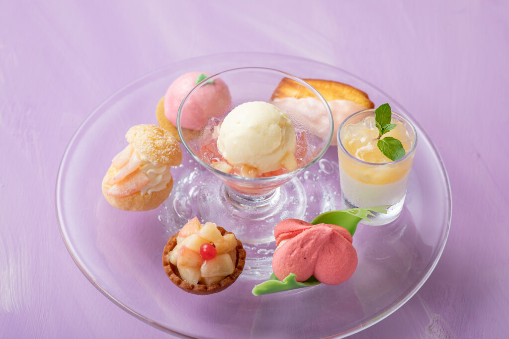 「ピーチスイーツセレクション」税込み4,300円（サービス料含む）