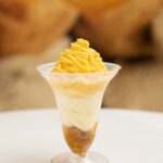 「倉敷芋屋 蜜の月」の「安納黄金の生絞り芋んブランパフェ」