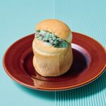 「まるごとあんこさん」のエキュート大宮限定「チョコミントあんぱん」税込み540円（6月22日〜7月12日、数量限定）