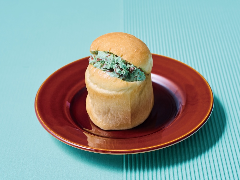 「まるごとあんこさん」のエキュート大宮限定「チョコミントあんぱん」税込み540円（6月22日〜7月12日、数量限定）