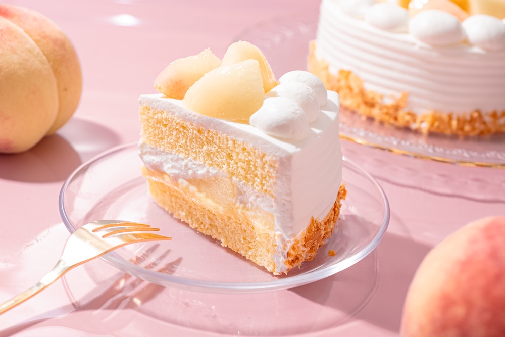「季節のショートケーキ 桃」税込み690円