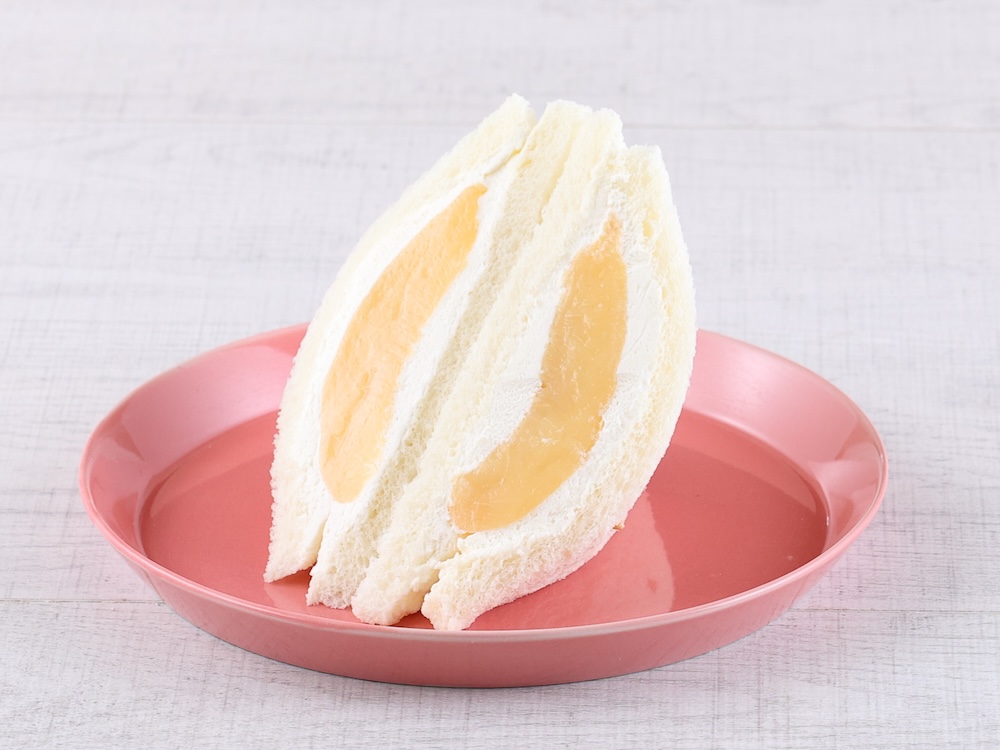 「サンドイッチハウス メルヘン」の「岡山市産清水白桃生クリーム」1パック・税込み777円〜